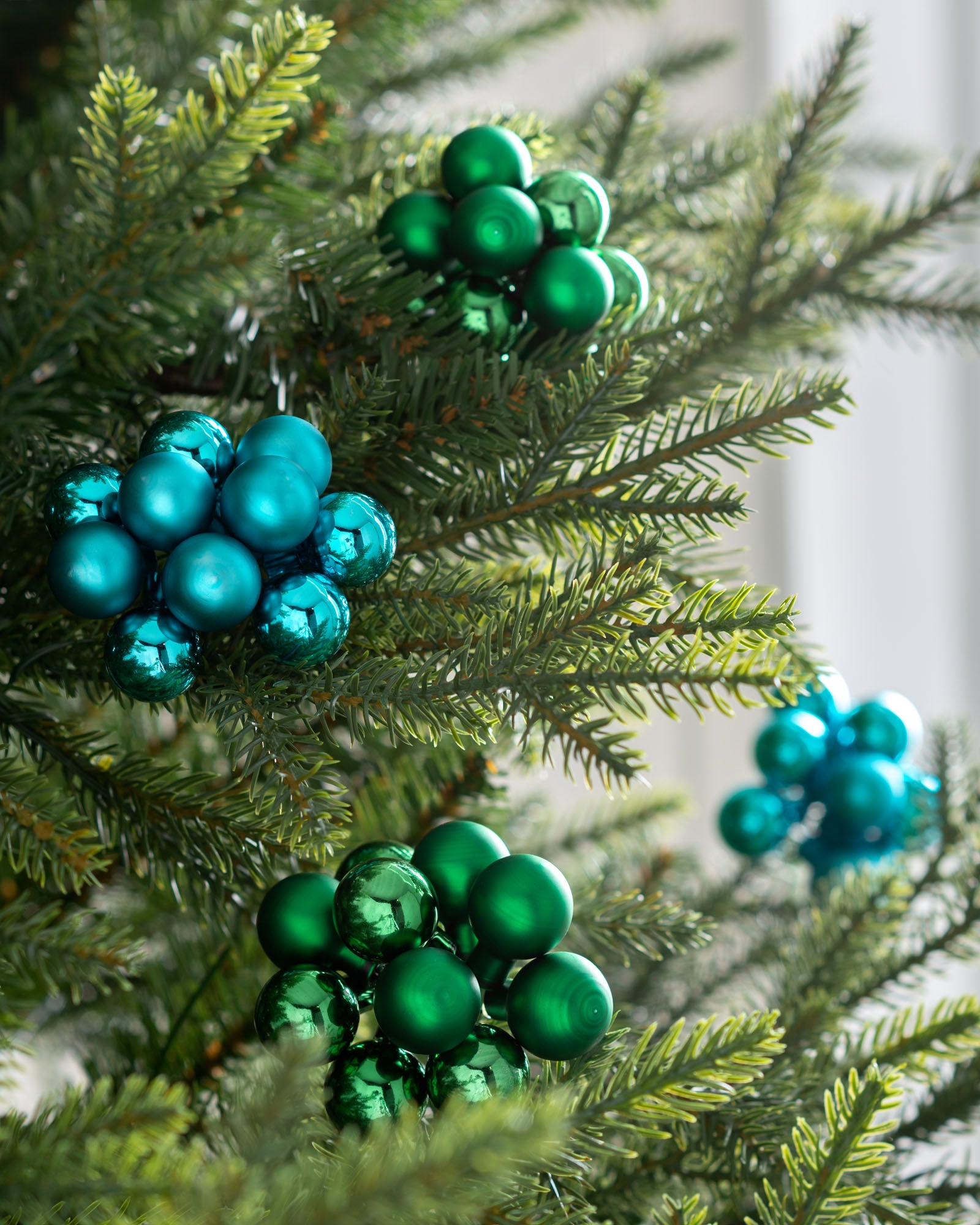 19+ Irresistibly Charming Christmas Decorations In Silver, Blue and  Turquoise | Decor Home Ideas