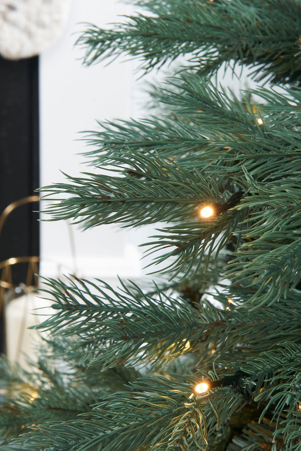 Pre-Lit Colorado Blue Spruce Christmas Tree